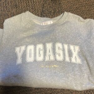 YOGA SIX SWEATER